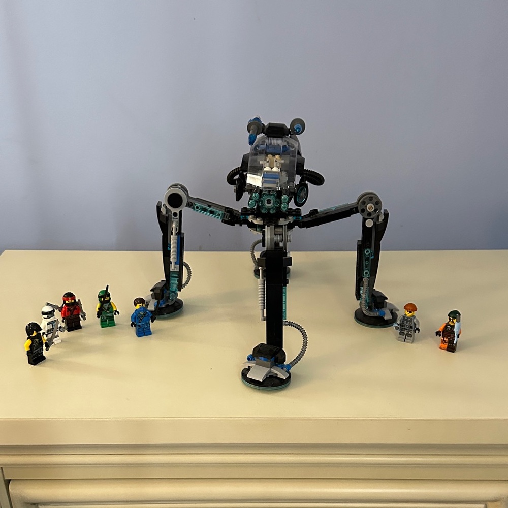 Lego Ninjago set with Minifigures